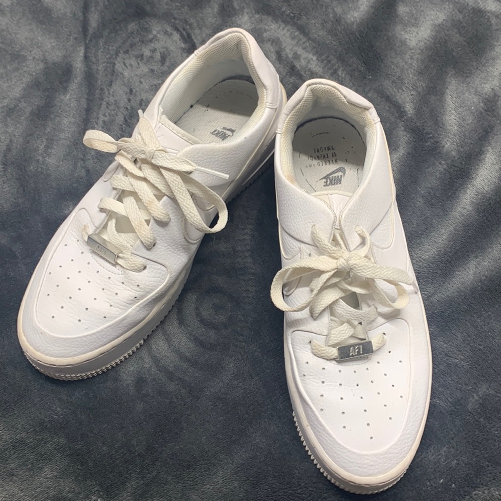 Nike Air Force Low Women's  white Thick Sole casual sneaker tennis shoes. Size 8